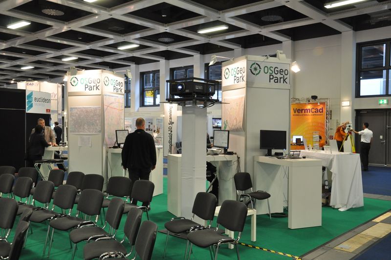 Datei:Intergeo 2017-Stand von links.jpg