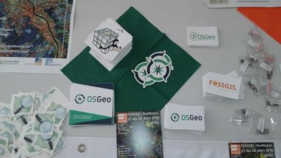 Froscon12-19-2082017-sankt-augustin-osgeo--osm-sunkonferenz fossgis stand4.jpg