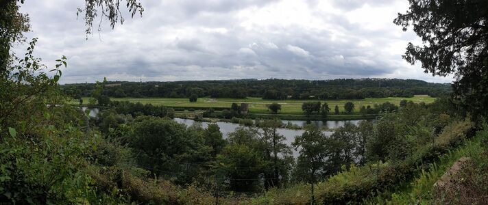 Panoramablick auf die Ruhr vom Garten des Linuxhotels