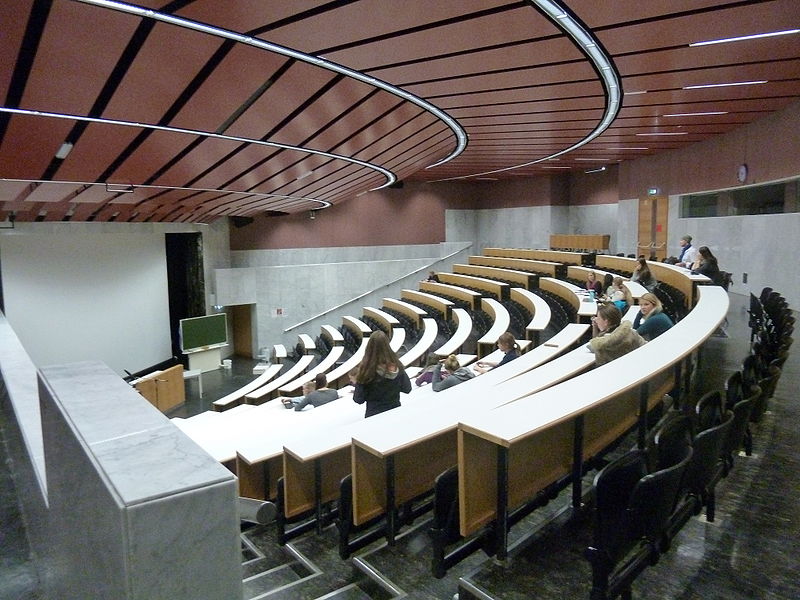 Datei:Uni Salzburg FOSSGIS-Konferenz-2016 Räume Hörsaal Audimax 400P innen.JPG