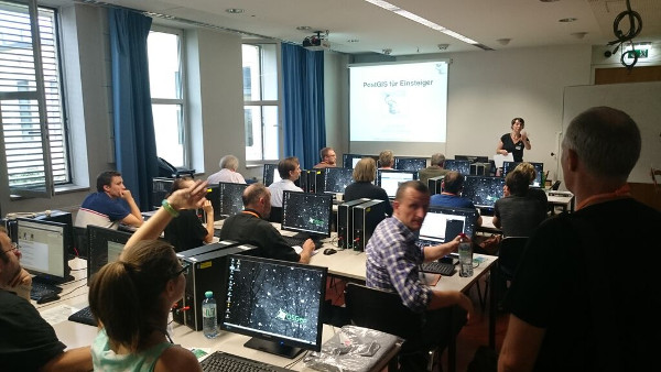 AGIT 2015 OSGeo-Live kommt in den Workshops zum Einsatz